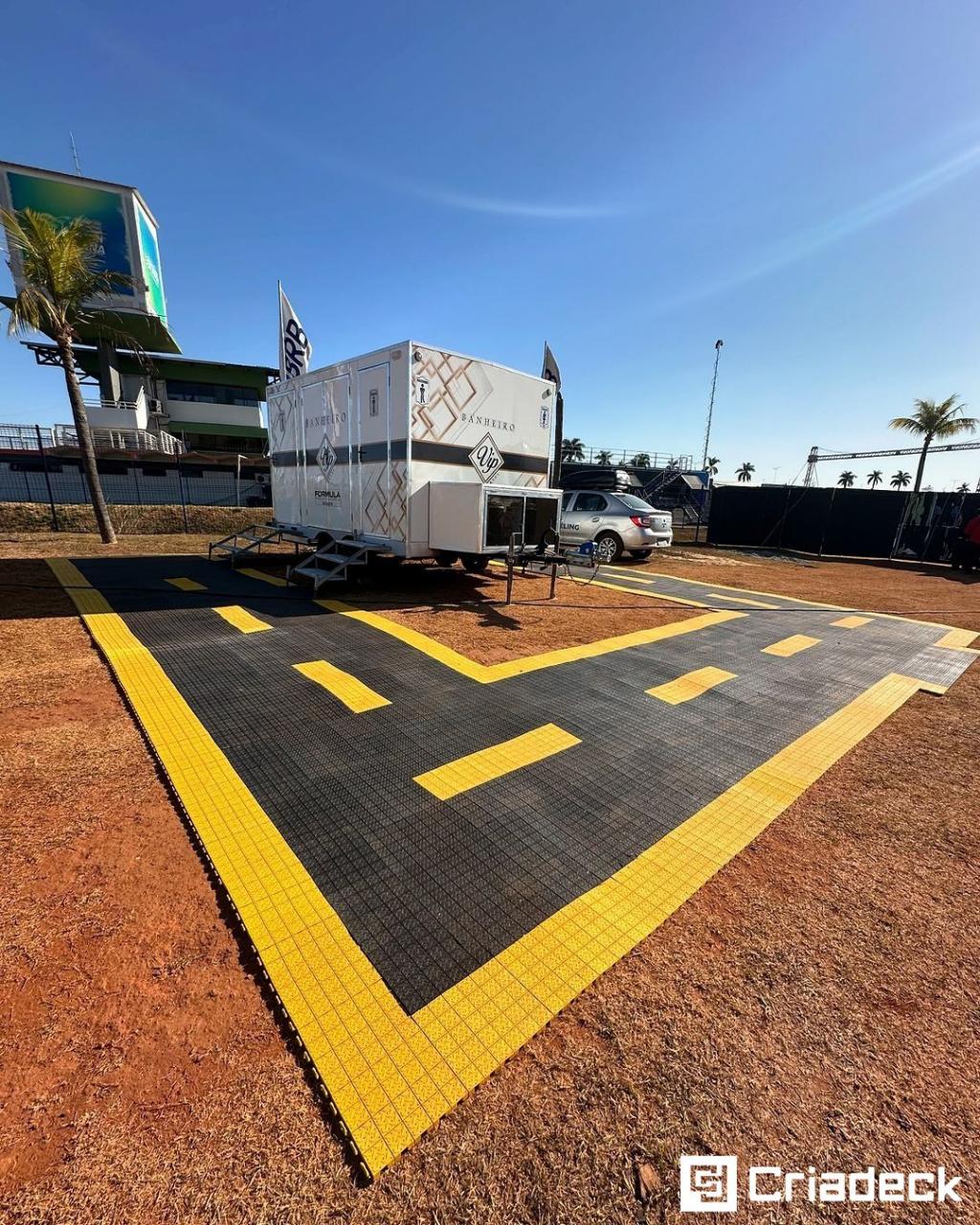 Pisos Plasticos Personalizados Criadeck Stock Car Goiania 2024.